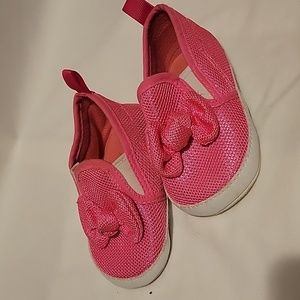 Girls pink bow slip on shoes
